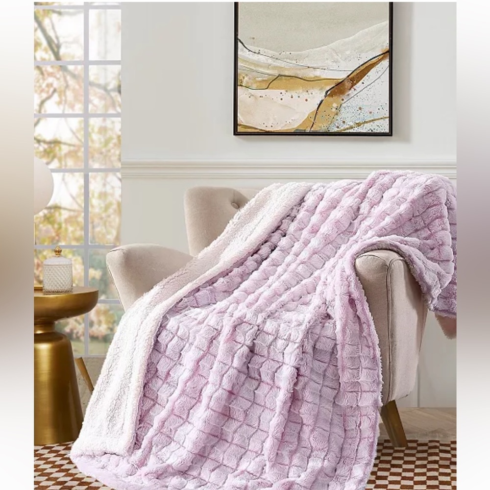 Pink reversible Micro mink faux Sherpa blanket 50” x 60”